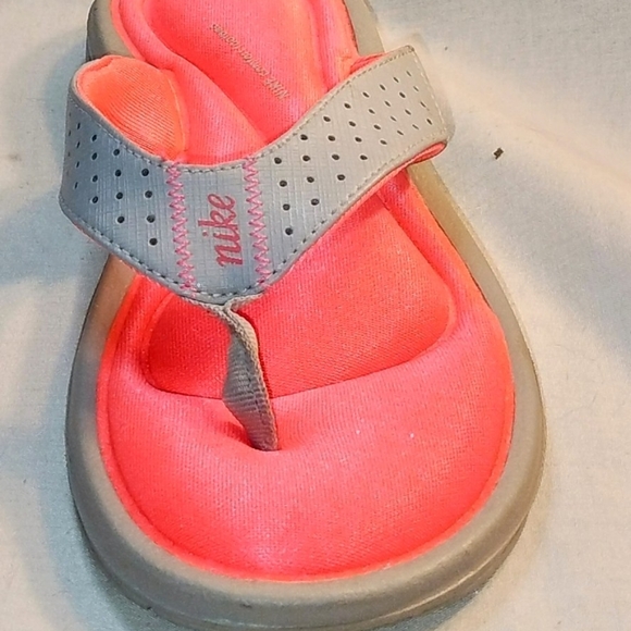 Nike Comfort Footbed Thong Flip Flops Sandals Women's Grey And Pink Size 6 - Picture 2 of 13